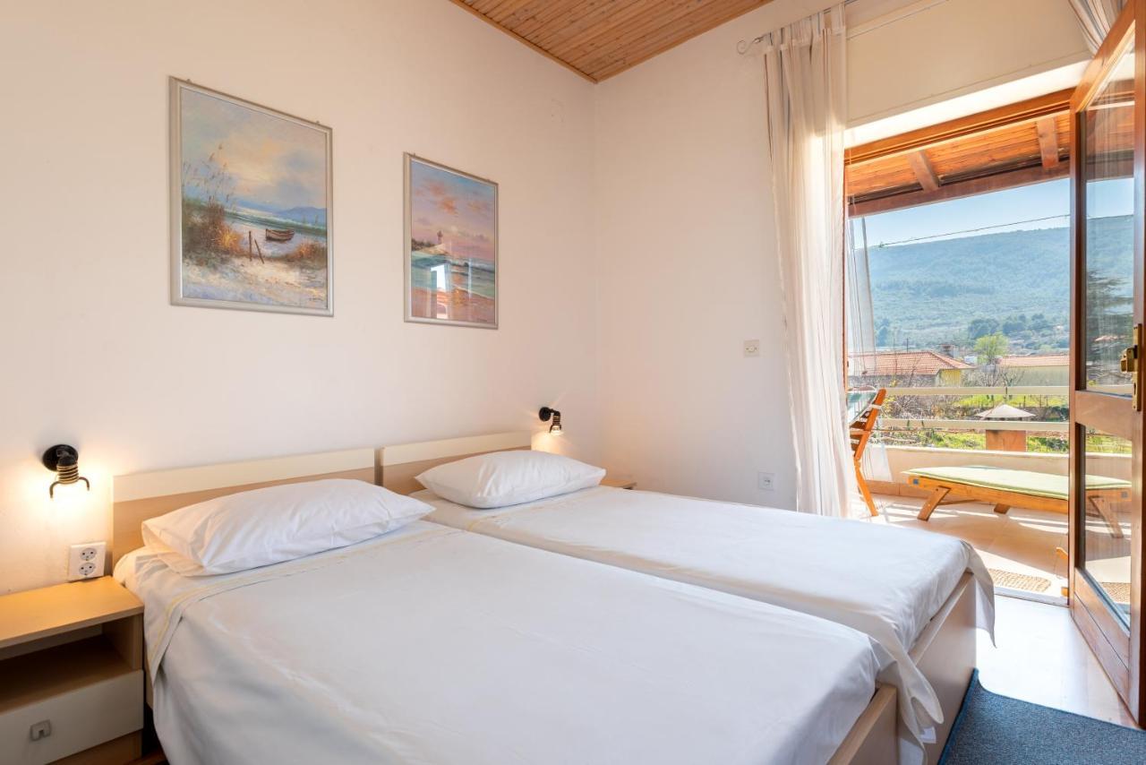 Apartments By The Sea Jelsa, Hvar - 11319 Jelsa  Zewnętrze zdjęcie