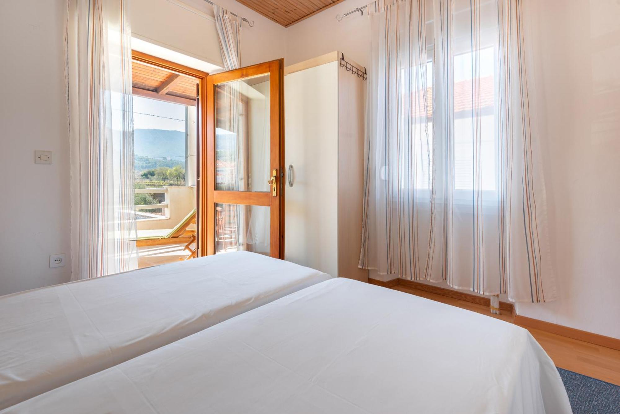 Apartments By The Sea Jelsa, Hvar - 11319 Jelsa  Pokój zdjęcie